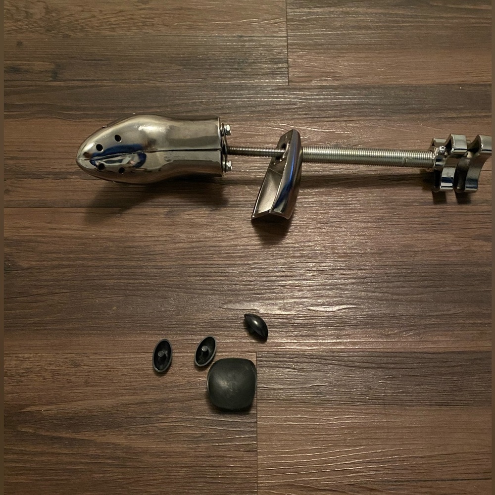 Shoe stretcher